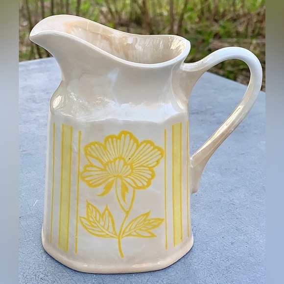Vintage Discontinued Royal Staffordshire J & G Meakin Yellow Lotus Creamer Jug - Picture 2 of 16